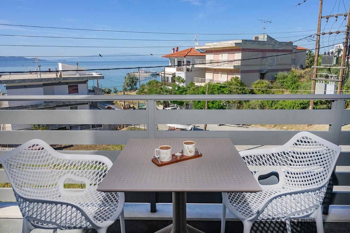 Meltemi luxury apartments Nea Roda Exterior foto