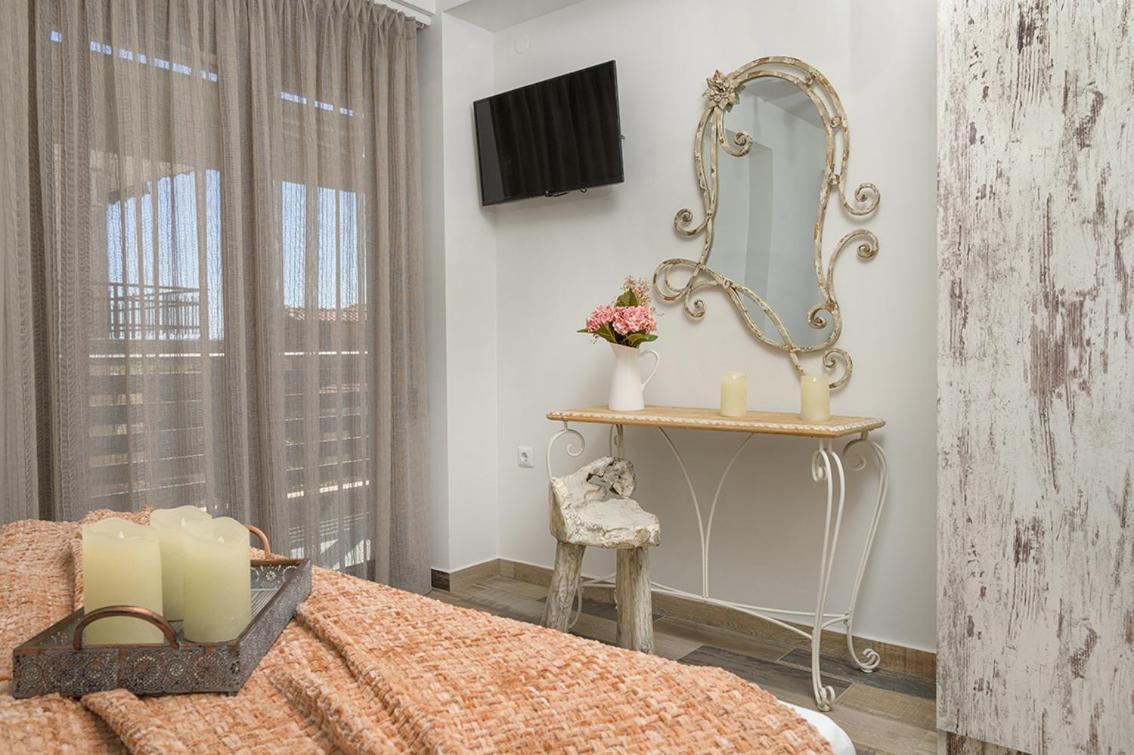 Meltemi luxury apartments Nea Roda Exterior foto