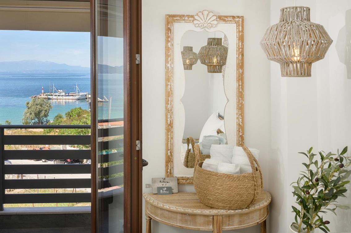 Meltemi luxury apartments Nea Roda Exterior foto