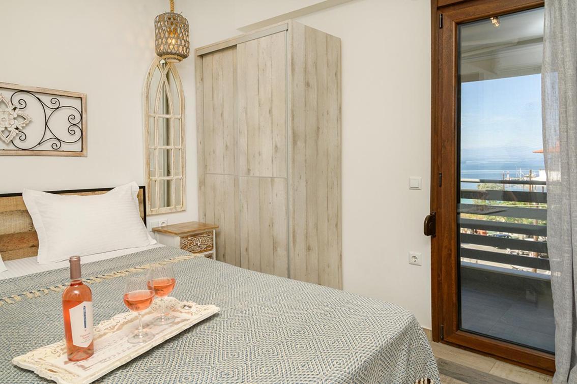 Meltemi luxury apartments Nea Roda Exterior foto