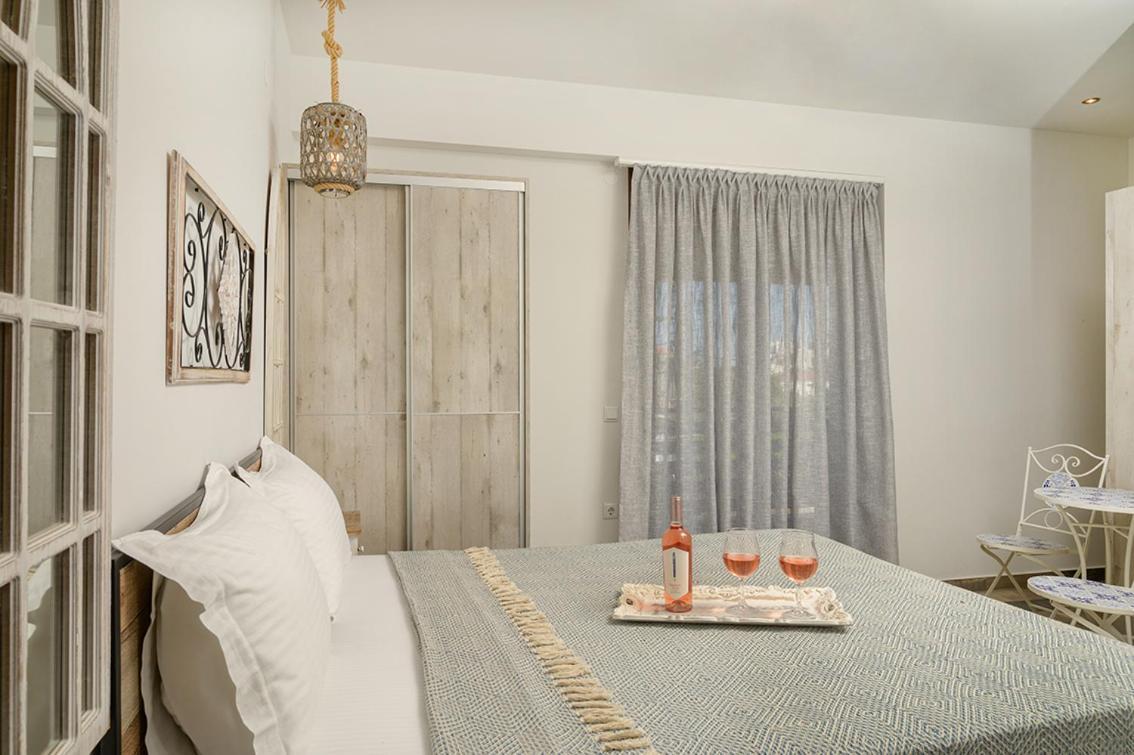 Meltemi luxury apartments Nea Roda Exterior foto
