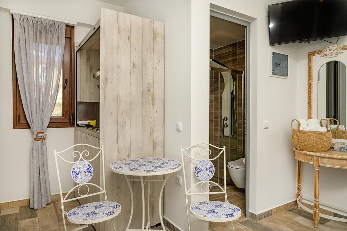 Meltemi luxury apartments Nea Roda Exterior foto