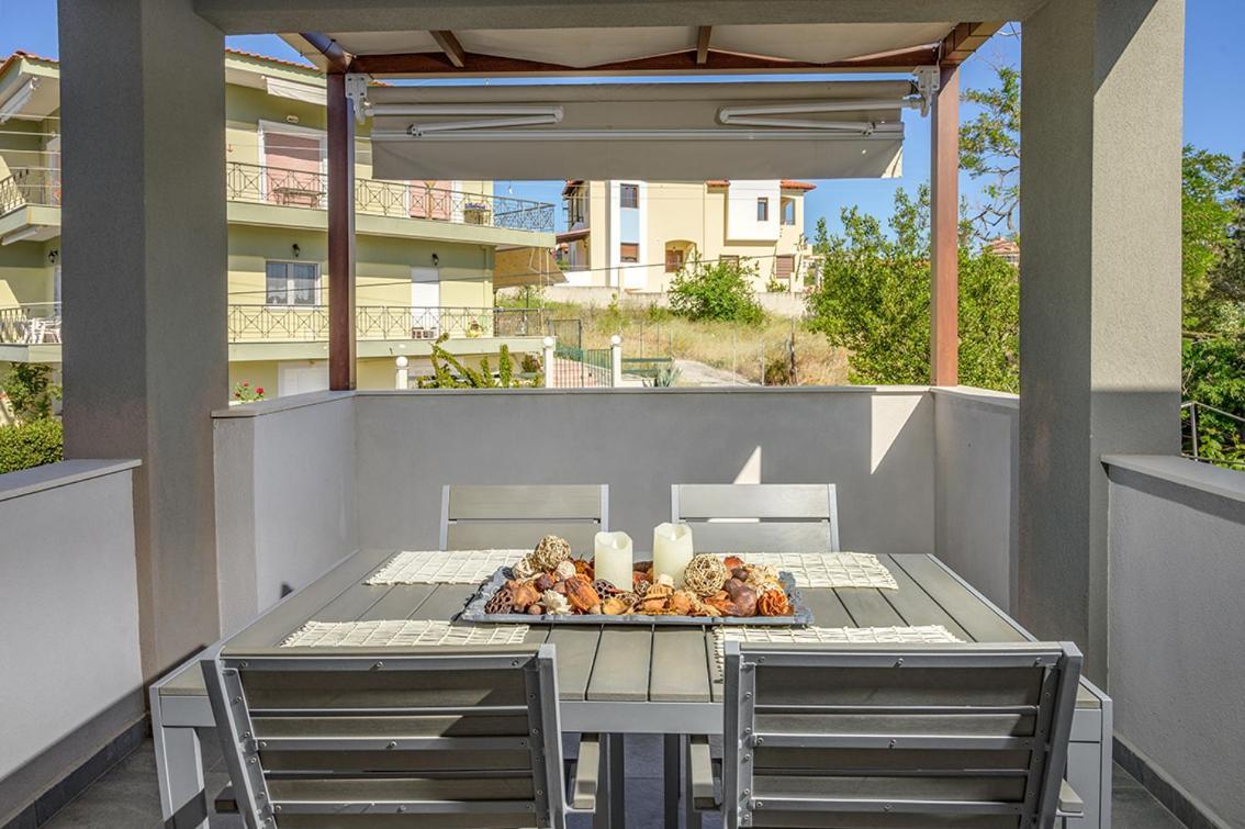 Meltemi luxury apartments Nea Roda Exterior foto