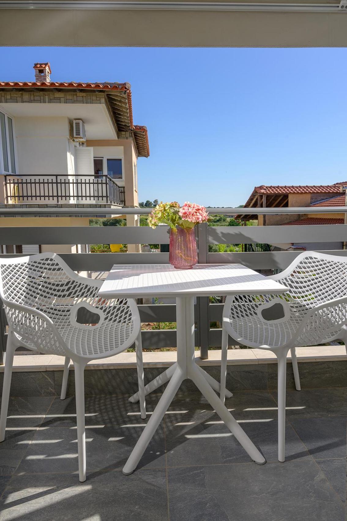 Meltemi luxury apartments Nea Roda Exterior foto